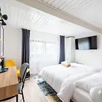 Mezi Buky Hotel *