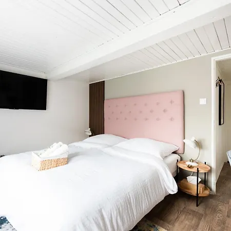 Mezi Buky Hotel *